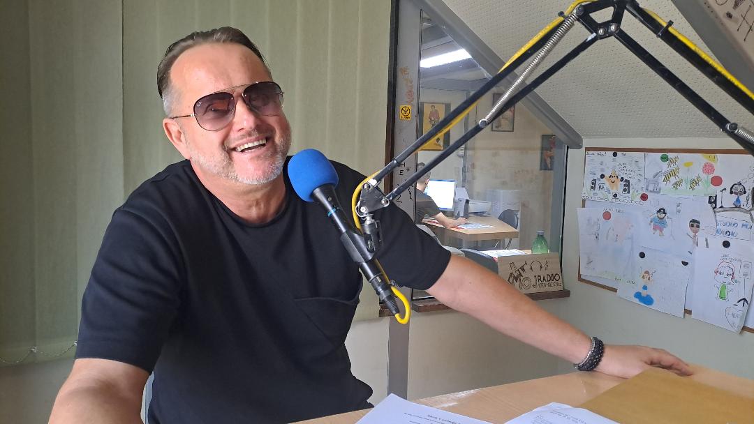 Miki Vlahovič predstavlja pesem in videospot Dobra Villa